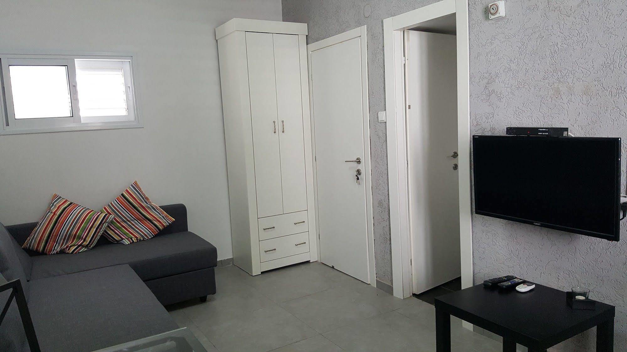 Studio Masaryk Apartment Bat Yam Bagian luar foto